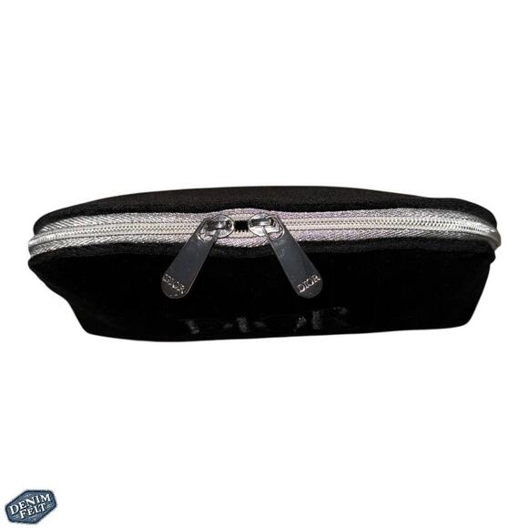 Christian Dior Black Velvet Cosmetic Pouch – Embroidered Logo – Limited Edition - Picture 4 of 8